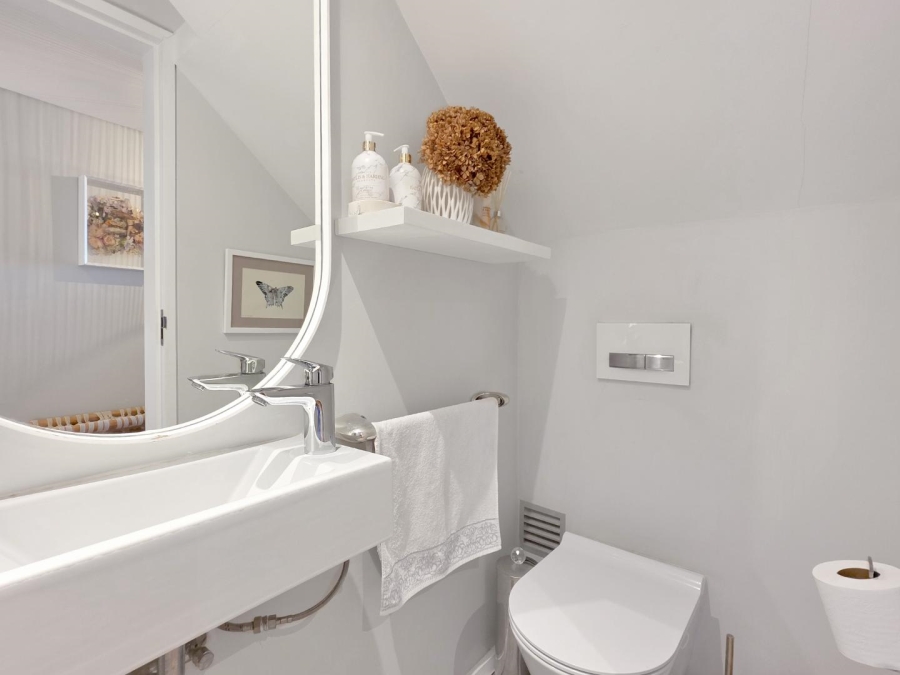 3 Bedroom Property for Sale in Sea Point Western Cape